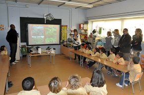 Els alumnes de P5 de l'escola Guillem Fortuny descobreixen la cuina camerunesa