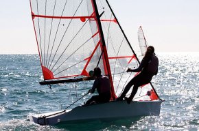 Carla i Marta Munté del CN Cambrils guanyen la regata Vela Tarquina-VIII Trofeu José Tono en la categoria 29er