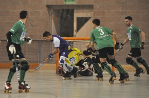 El Cambrils d'hoquei i el Club Handbol Cambrils guanyen els seus partits i mantenen el liderat