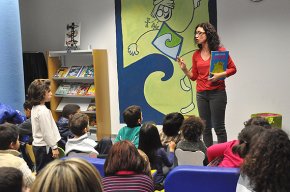 Històries i personatges ben diversos en una nova sessió de contes de colors a la Biblioteca 