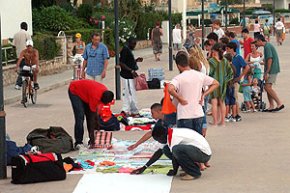 FA 10 ANYS: La Unió de Botiguers considera que la venda il·legal és un problema que afecta a tothom