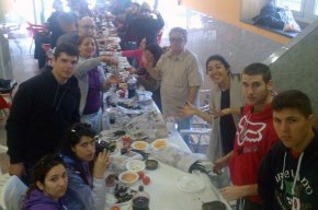 El Casal Popular celebra el Dia de la Dona Treballadora amb una calçotada