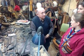 L'Agrupament Escolta "Gent de Mar" participa a les visites guiades pel Barri Antic del Casal Popular