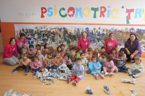 L'artista cambrilenca Montserrat Recasens apropa l'art als alumnes de la Llar d'Infants Maria Dolors Medina