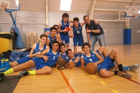 L'equip cadet A del CB Cambrils, guanyador en la seva categoria del torneig Koolton Bàsquet Cup de Salou