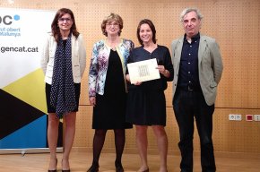 La consellera Irene Rigau presideix l'acte de graduació dels alumnes de l'Institut Obert de Catalunya