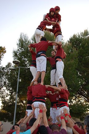 Els Xiquets de Cambrils estrenen temporada a Miami Platja amb motiu de la diada de Sant Jordi