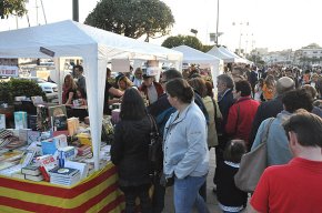 Un Sant Jordi amb llibres, roses i...polítics