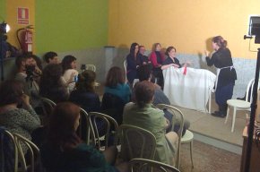 Nit de passió, amor i històries eròtiques amb l'obra "Entrellaçats" al Casal Popular
