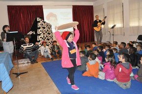 Alumnes de l'escola Marinada participen a l'activitat Patim, patam, patum! de l'Escola de Música