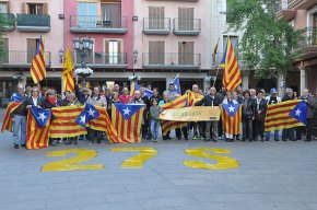 Concentració a la plaça de la Vila per recordar que falten cinc mesos per les eleccions del 27S