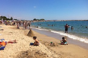 La platja de la Llosa-L'Ardiaca distingida, enguany, amb una Bandera Blava