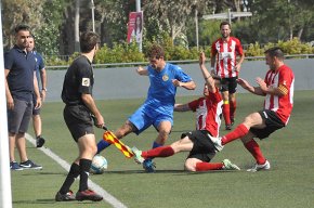 El FC Cambrils cau a casa i es complica la salvació