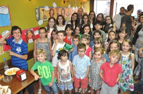 Els alumnes del Taller de Pintura de Nuri Mariné exposen els seus autoretrats al Marro Cafè