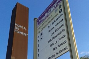 Es millora la senyalització dorientació per a vianants i ciclistes als barris de Ponent