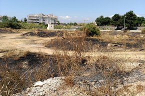 Queixes veïnals per la utilització d'un solar de La Dorada com a lloc de pràctiques d'extinció d'incendis dels Bombers
