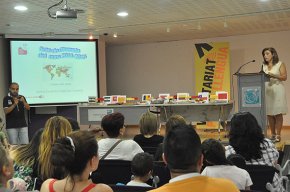 Se celebra la cloenda dels cursos de català descobrint la gastronomia i les tradicions de diferents països