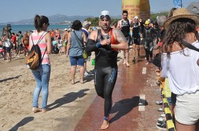 John Galindo i Aida Fàbrega s'emporten la victòria de la tercera edició del Triatló de Cambrils 