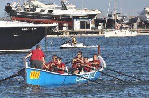 14 tripulacions es disputen les regates populars de Sant Pere