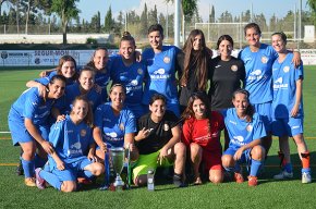 L'equip femení del FC Cambrils signa una temporada rodona amb la lliga i la Copa Tarragona