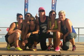 Una sessió de zumba solidària recull 292 litres de llet en favor de la Creu Roja