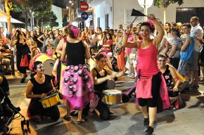 La III Trobada de Timbalers aplega deu colles i uns 180 timbalers al port de Cambrils 