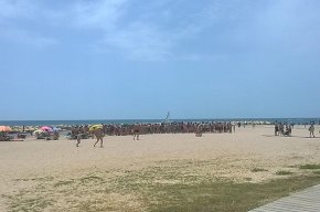 Rescatat un nen de tres anys que s'estava ofegant a la platja de la Llosa