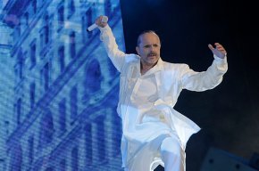 Miguel Bosé: "Els espectacles que dirigeixo són rellotgeria però, després està la llibertat de com es canta i com es viu, perquè cada nit és diferent"