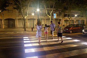 Cambrils posa en marxa els primers passos de vianants Smart de Catalunya i zones de càrrega i descàrrega intel·ligents