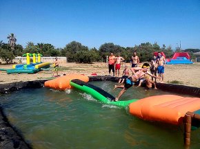 Els Xiquets de Cambrils, els Bastoners, els Diables Cagarrieres i Tota l'Endenga es repten a l'X-treme Park