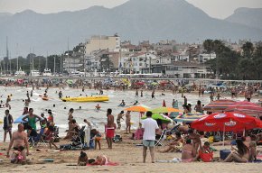 Cambrils participa en la campanya "Per unes platges netes"