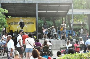 La Bohèmia de Cambrils celebra el seu primer aniversari amb una festa al parc del Pescador