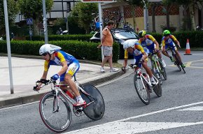 La selecció catalana de ciclisme, amb el cambrilenc Edgar Curto, guanya la Clàssica Memorial Txuma del País Basc
