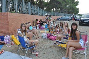 Campament "Gemeliers" al costat del parc del Pinaret