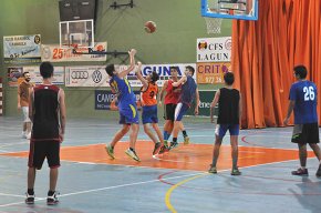 L'equip júnior masculí del CB Cambrils es posa en marxa per tal d'accedir a la categoria interterritorial