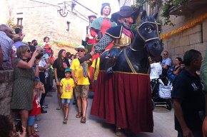 Tota l'Endenga participa a la cercavila gegantera de la Festa Major de Senan