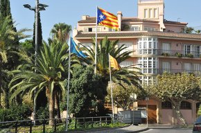 Apareixen nou grans estelades en diferents rotondes i pàrquings de Cambrils i Vinyols 