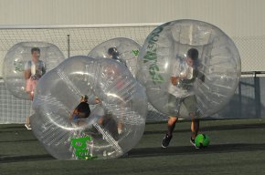 Els partits solidaris de futbol Bubball recapten més de 700 productes alimentaris