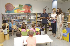 La Biblioteca clou les activitats destiu amb lexposició del photocall En terra dAlícia