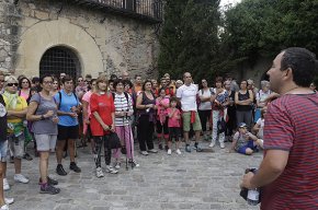 Més d'un centenar de persones recorren l'antic Camí Reial en la caminada popular "Camí de la Festa"