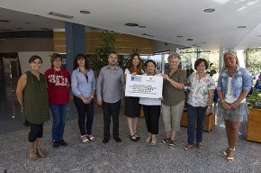 L'Associació Cambrils Solidari Tots Plegats fa una donació a les AMPA dels centres de primària públics