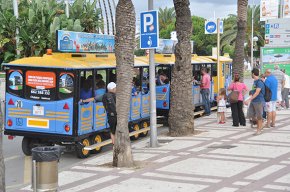 Cinc passatgers resulten ferits en obrir-se una porta del trenet turístic mentre circulava 