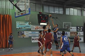 El CB Cambrils perd en el seu primer desplaçament de la temporada