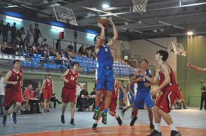 El CB Cambrils júnior perd a casa davant el CB Cantaires