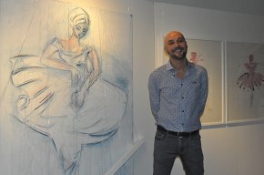 Pintura, dansa i costura: les tres grans passions de David Callau a l'exposició "De puntes"