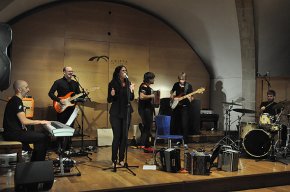Essència del folklore basc amb les trikitixas i txalapartas dIñaki Plaza & Band 