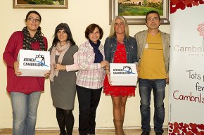 L'Ateneu Cambrilenc dóna més de 800 bolígrafs a les AMPA de l'escola Joan Ardèvol i l'escola Mas Clariana