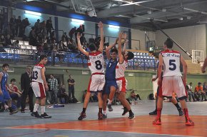 L'equip júnior del CB Cambrils perd davant el CB Valls en el darrer minut de partit