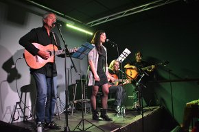 Música i poesia en l'espectacle "Sense Pistola" que va estrenar els "dijous enrenous culturals" a la sala M'Art