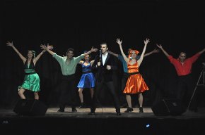 El concert solidari protagonitzat per Mario Olivo i Joan Pau Piqué omple a vesar el Casal Parroquial